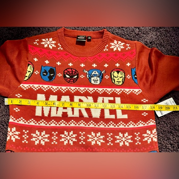 NWT Marvel sweater featuring the Avengers - Picture 6 of 9